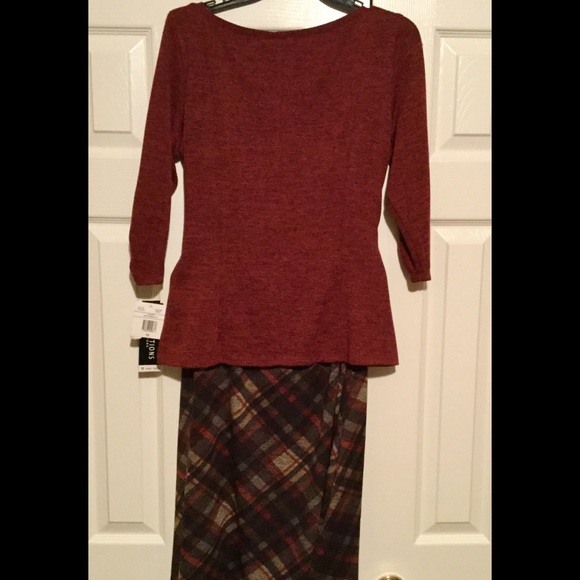 Extremely CUTE and FASHIONABLE 2 piece knit dress - Picture 2 of 4